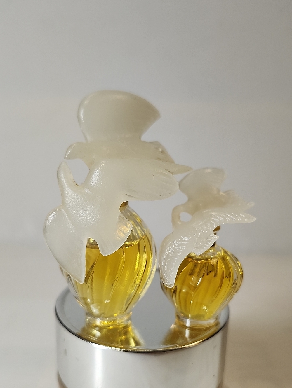 Vtg Nina Ricci  Elegant White Dove Glass Perfume Miniature - Set of2